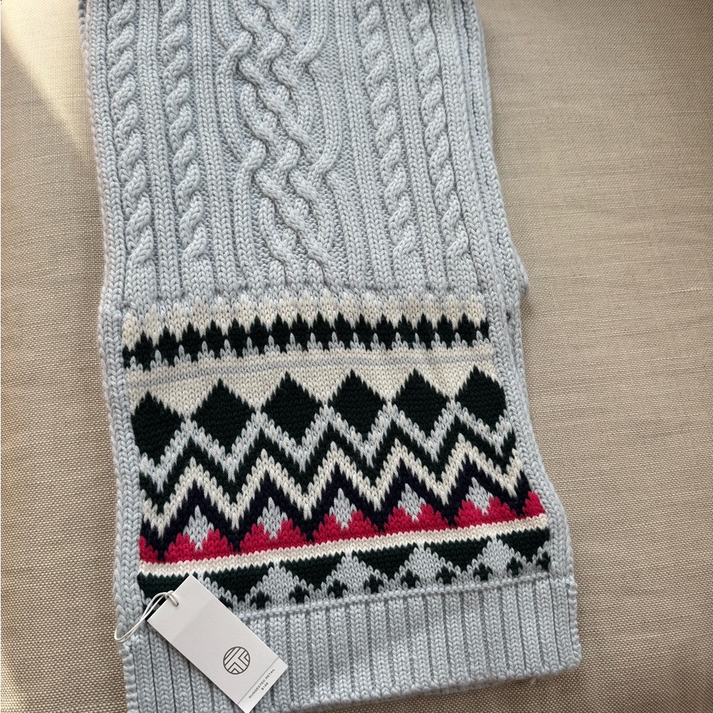 Tory Burch Gray Knit Scarf. New with Tag OS